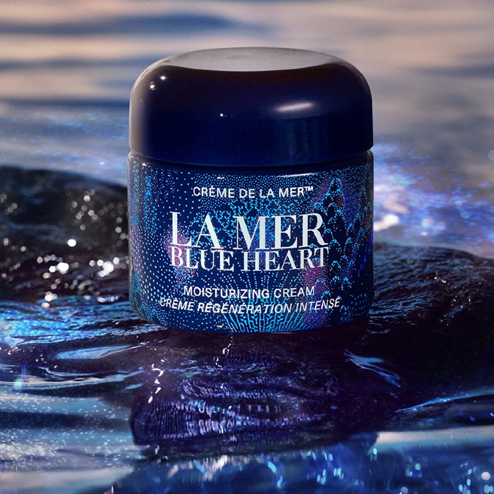 Η La Mer παρουσιάζει την Creme de la Mer Blue Heart Madame Figaro